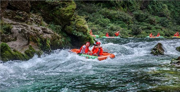 黃龍洞、天門仙山、猛洞河、鳳凰古城“湘西神秘之旅”5日游