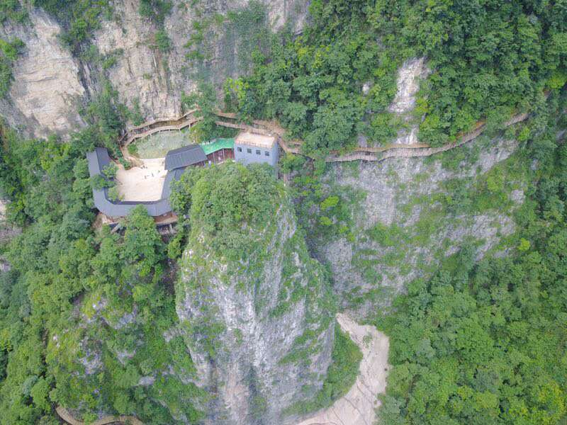 玻璃橋、天子山、猛洞河、 天門山、鳳凰古城 純玩4晚5日游F5