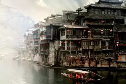 鳳凰古城、晚會(huì)、矮寨大橋、魔鬼玻璃棧道、墨戎苗寨汽車(chē)兩日游
