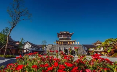 鳳凰古城、晚會(huì)、矮寨大橋、魔鬼玻璃棧道、墨戎苗寨汽車(chē)兩日游
