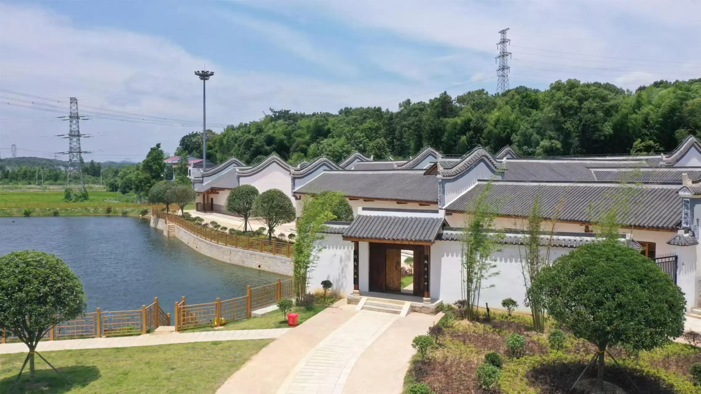 清溪村、天意木國景區(qū)、明清古巷、市博物館、胡林翼故居二日游
